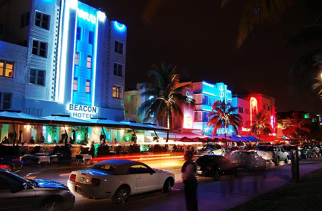 Neon Lighting: Beacon, Colony Hotels on Ocean Drive Neon Lighting: Beacon, Colony Hotels on Ocean Drive