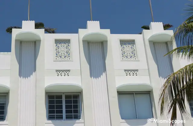 Classic Art Deco reliefs: The Carlyle